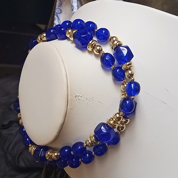 Long hand beaded necklace - Picture 4 of 5